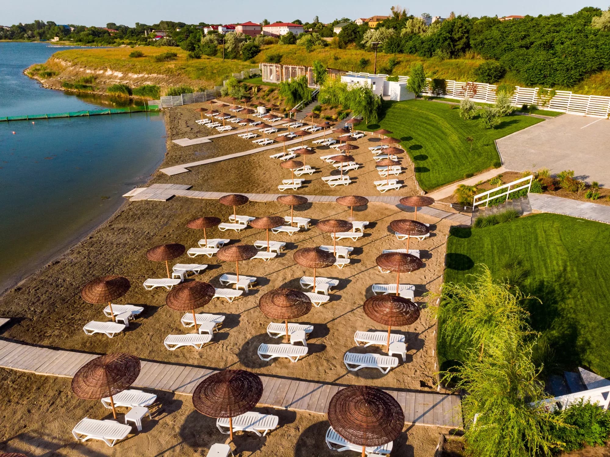 Vraja Mării by the Lake