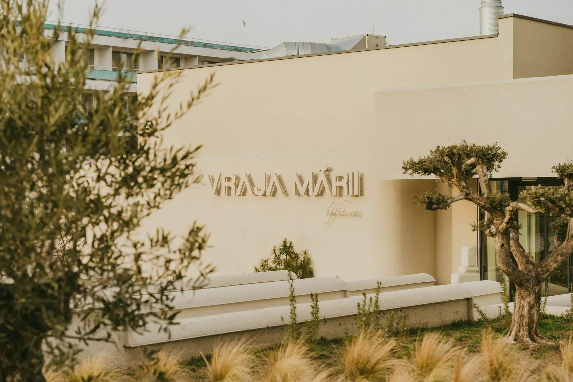 Vraja Mării by the Sea